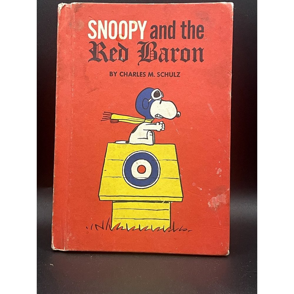 Snoopy and The Red Baron Charles Shulz Weekly Reader Club Children Book L 8.75"